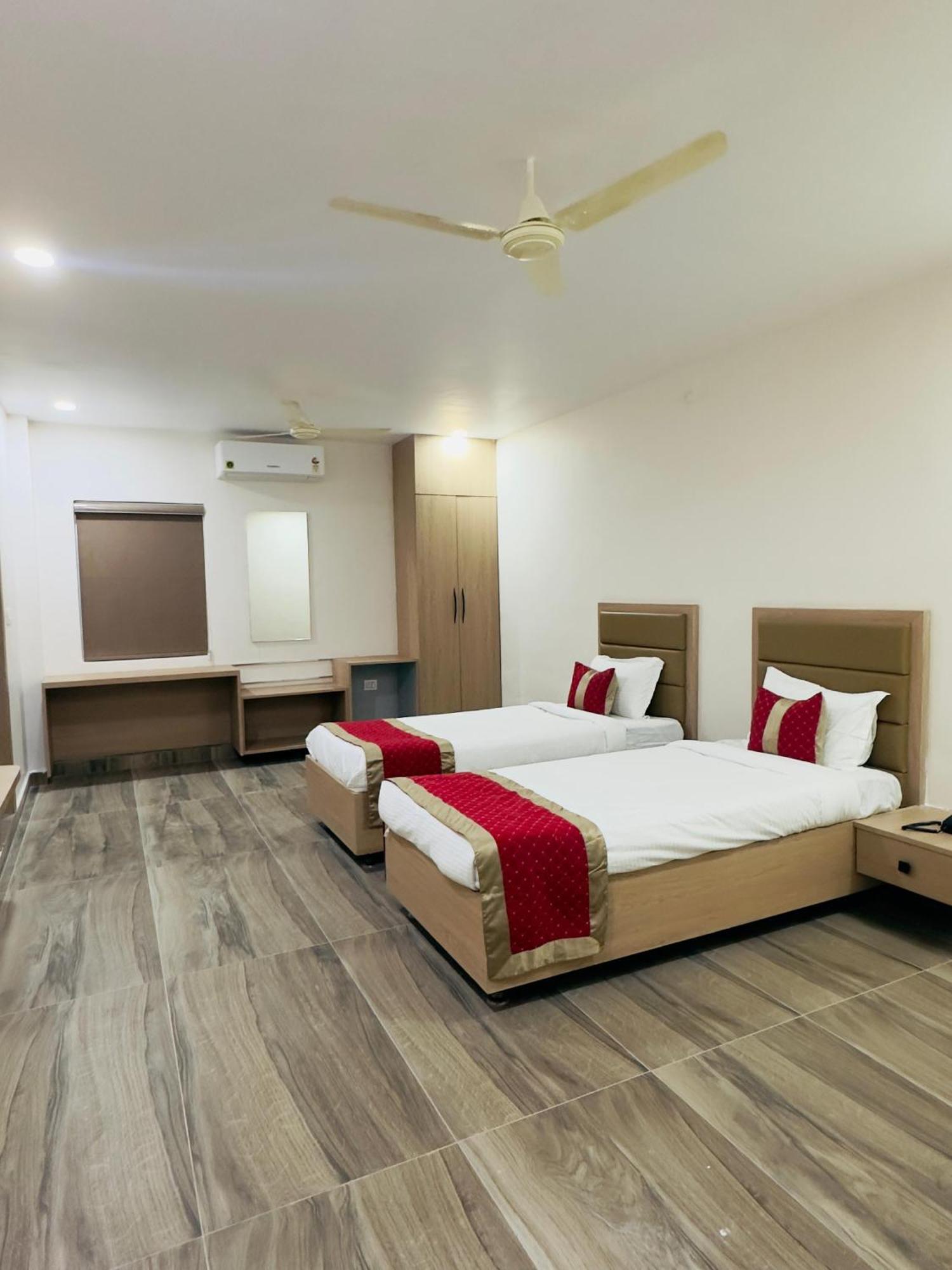 Hotel Raga Karimnagar الغرفة الصورة